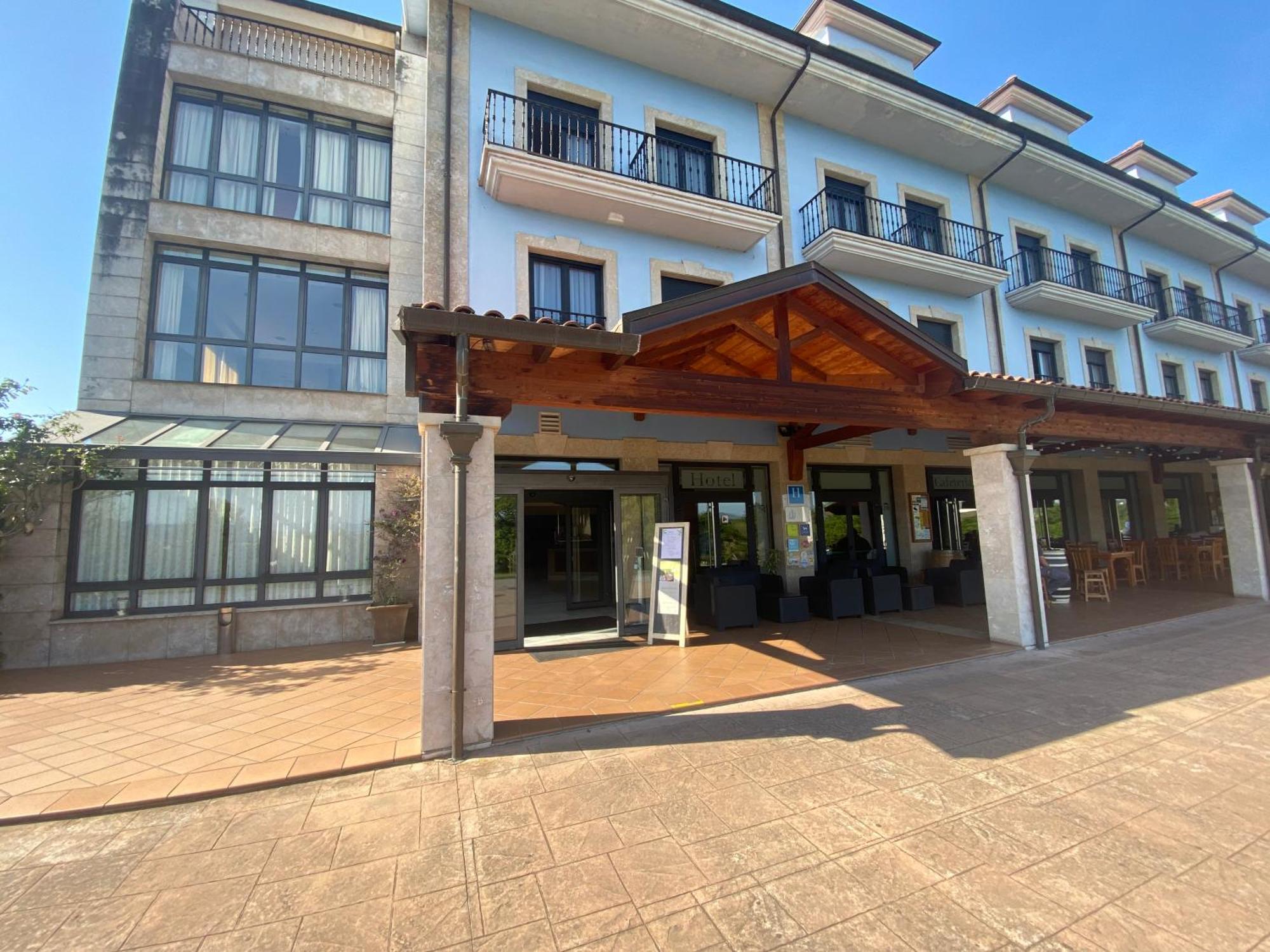 Hotel Cristina Noreña Exteriör bild