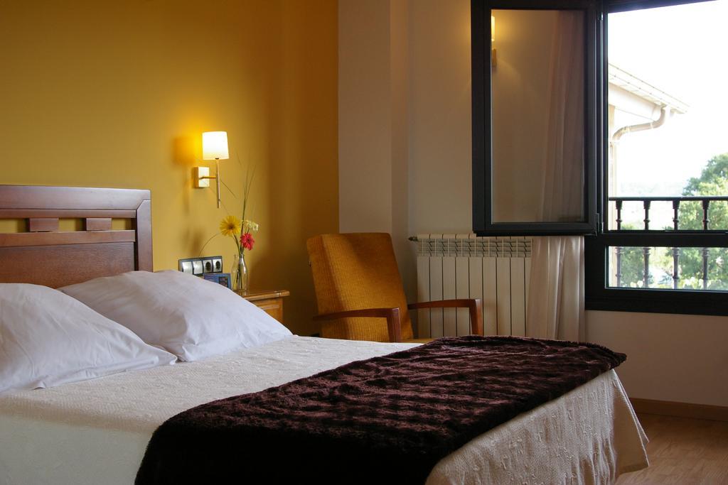 Hotel Cristina Noreña Exteriör bild