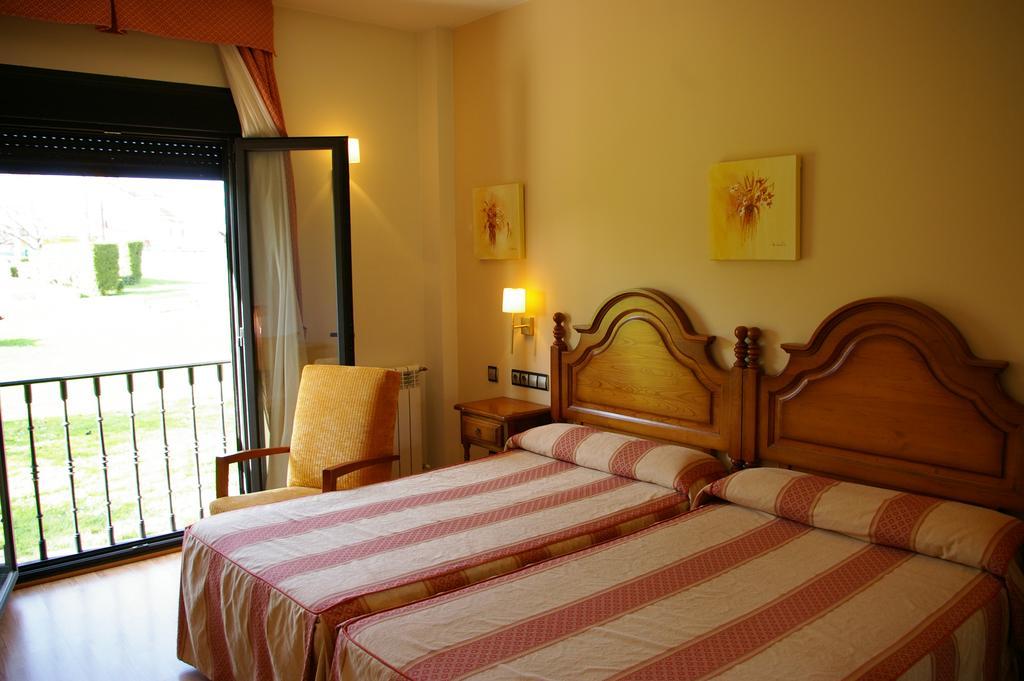 Hotel Cristina Noreña Exteriör bild